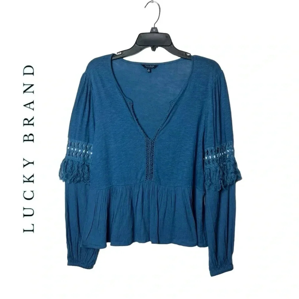 1675. LUCKY BRAND LONG SLEEVE V‎ NECK TOP SZ SMALL FRINGES ON SLEEVES BLUE COLOR